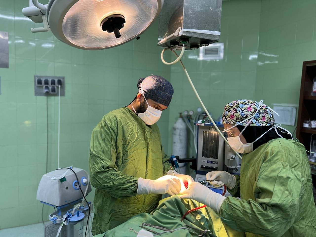 Ø§Ù†Ø¬Ø§Ù… Ø¹Ù…Ù„ Ø¬Ø±Ø§Ø­ÛŒ Ø¨Ø§Ø² Ú©Ø±Ø¯Ù† Ø§Ù†Ø³Ø¯Ø§Ø¯ Ù…Ø¬Ø±Ø§ÛŒ Ø§Ø´Ú©ÛŒ Ø¯Ø± Ø¨ÛŒÙ…Ø§Ø±Ø³ØªØ§Ù† Ø§Ù…Ø§Ù… Ø®Ù…ÛŒÙ†ÛŒ(Ø±Ù‡) Ø¯Ø±Ú¯Ø²