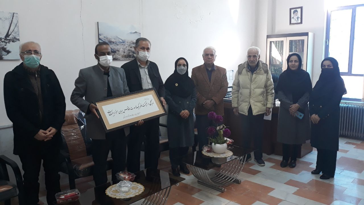 Ù†Ø´Ø³Øª ØµÙ…ÛŒÙ…ÛŒ Ø±ÛŒØ§Ø³Øª Ø³Ø§Ø²Ù…Ø§Ù† Ø¨Ø³ÛŒØ¬ Ù‡Ù†Ø±Ù…Ù†Ø¯Ø§Ù† Ø§Ø³ØªØ§Ù† Ø¨Ø§ Ø¬Ù…Ø¹ÛŒ Ø§Ø² Ø´Ø§Ø¹Ø±Ø§Ù† Ø´Ù‡Ø±Ø³ØªØ§Ù† Ø¯Ø±Ú¯Ø² Ø¯Ø± Ù…Ø­Ù„ Ø§Ø¯Ø§Ø±Ù‡ ÙØ±Ù‡Ù†Ú¯ Ùˆ Ø§Ø±Ø´Ø§Ø¯ Ø§Ø³Ù„Ø§Ù…ÛŒ